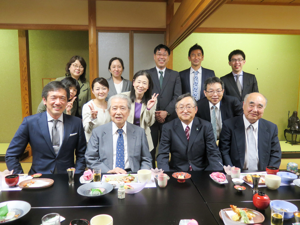 野田先生を囲んで